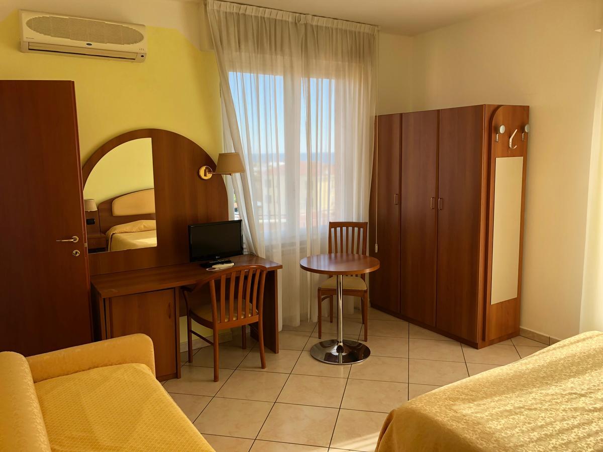 Hotel Solidago Arma di Taggia Εξωτερικό φωτογραφία