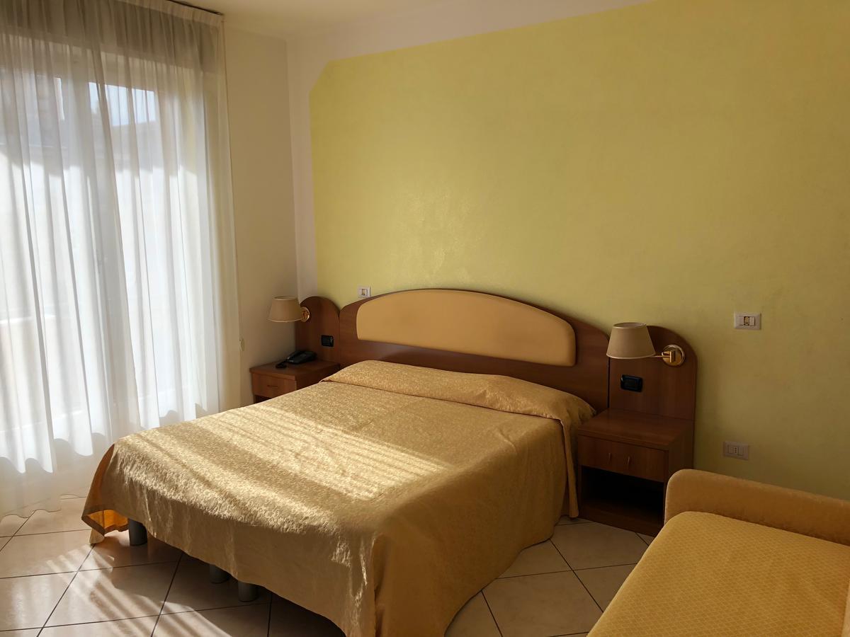 Hotel Solidago Arma di Taggia Εξωτερικό φωτογραφία