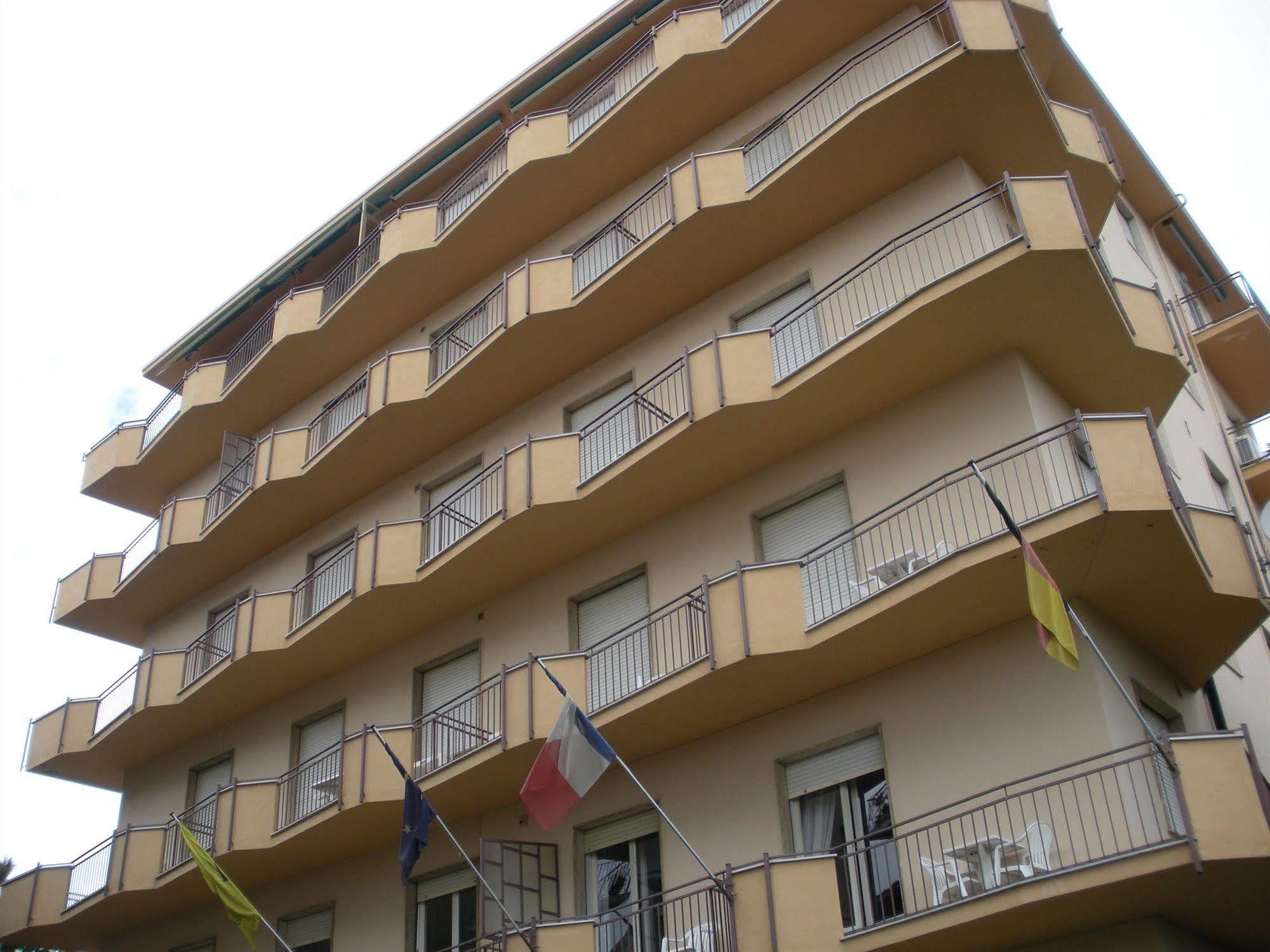 Hotel Solidago Arma di Taggia Εξωτερικό φωτογραφία