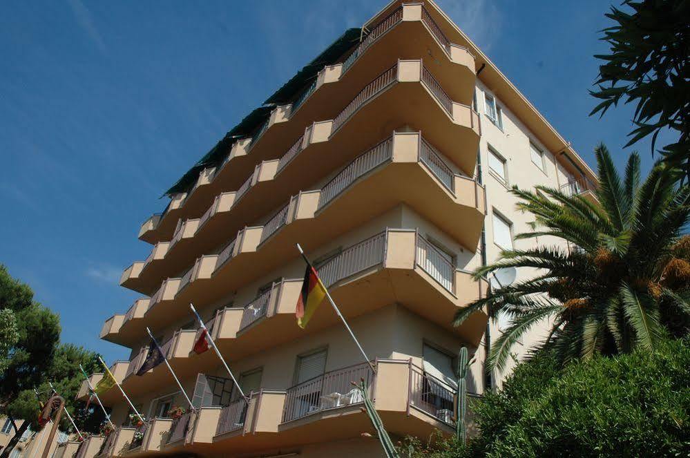 Hotel Solidago Arma di Taggia Εξωτερικό φωτογραφία